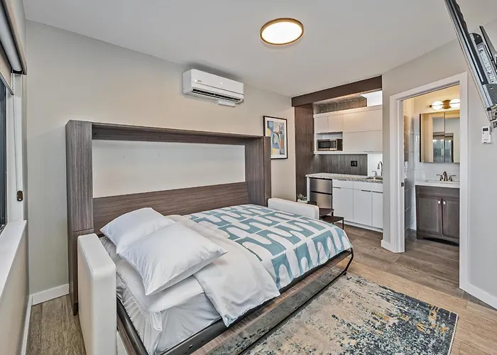 Boutique Motel In The Heart Of Midtown!