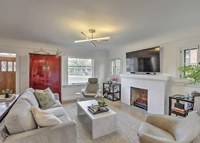 Charming Midtown Brick Home: Walk To Truckee River
