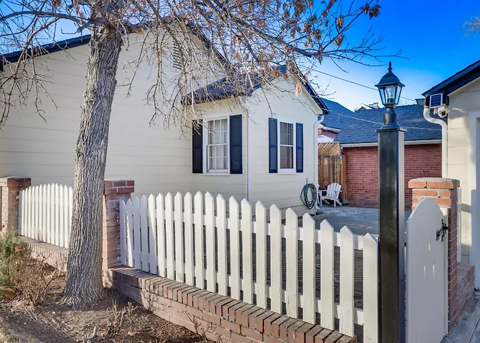 < 1 Mi To Midtown: Pet-Friendly Home In Reno!