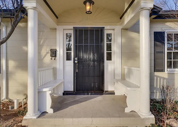 < 1 Mi To Midtown: Pet-Friendly Home In Reno!