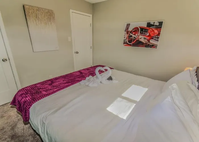 Reno Retreat 3 King Beds By Casinos And University